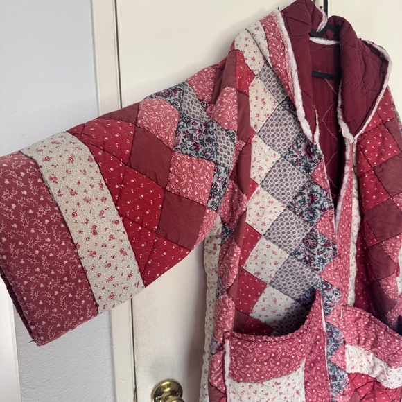Handmade Vintage Quilt Coat | One of a Kind | Oversized - Picture 4 of 5
